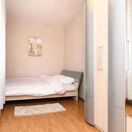 On Mechnykova 7 * Kijów